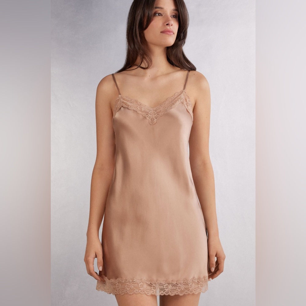 Intimissimi Tan Lace Chemise Small 🩷